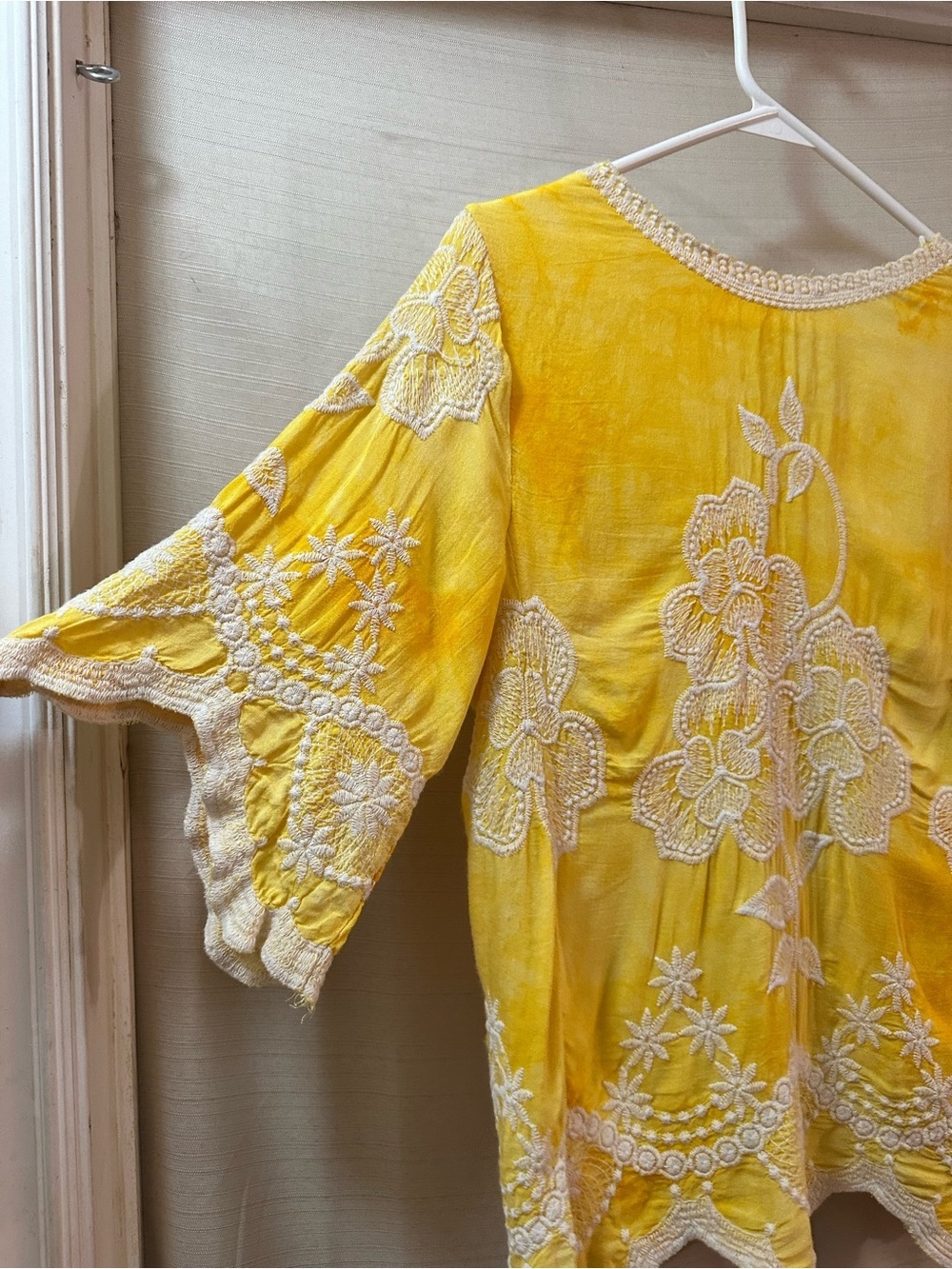 Solitaire Yellow Embroidered Floral Boho Rayon Blouse Cutwork Top Medium - Picture 7 of 9